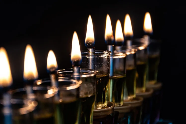 ri_ya-hanukkah-6823672_1920