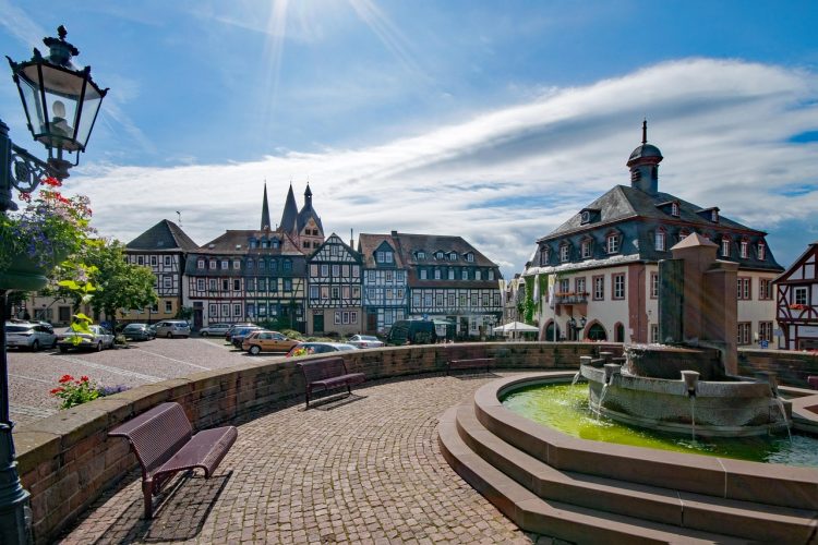 the-upper-square-2491933_1280